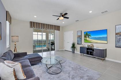 7BR Home - Family Resort - Private Pool Hot Tub and BBQ! - image 2
