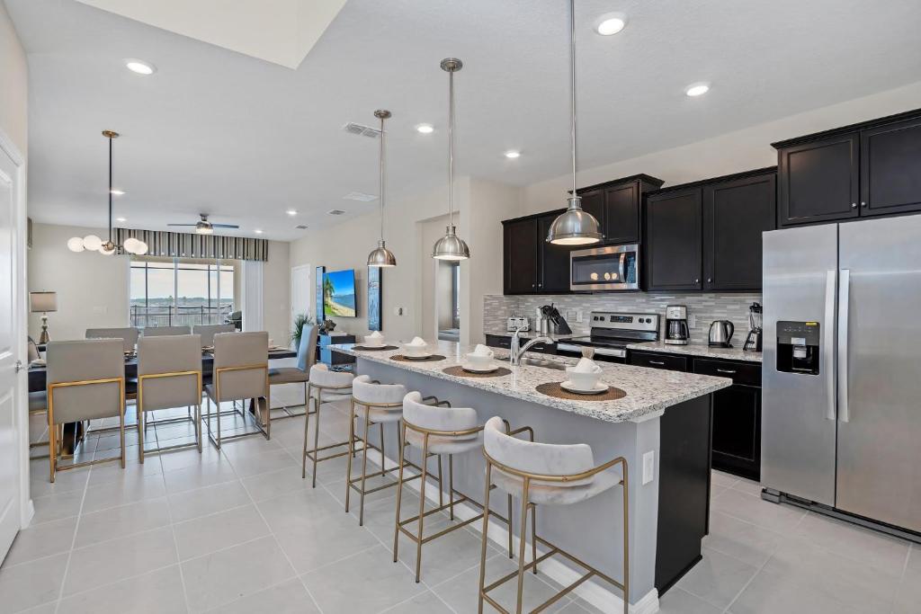 7BR Home - Family Resort - Private Pool Hot Tub and BBQ! - image 6