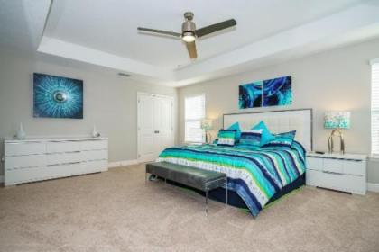Sunshine at Solterra - 6 bed family villa with a private pool & spa lake views game room and resort facilities - image 10