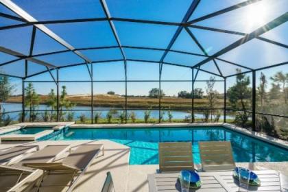Sunshine at Solterra - 6 bed family villa with a private pool & spa lake views game room and resort facilities - image 18