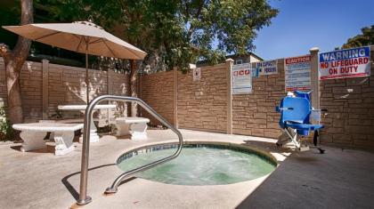 Best Western University Lodge - image 9