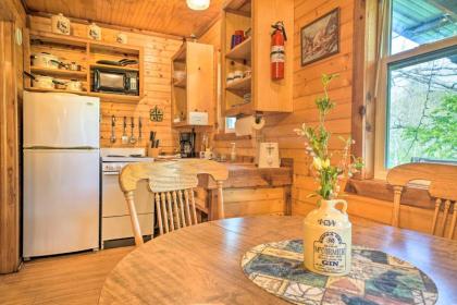 Rustic Davis Cabin Less Than half Mile to Turner Falls