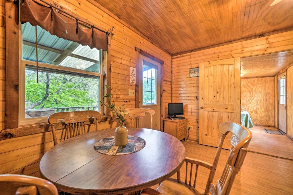 Rustic Davis Cabin Less Than half Mile to Turner Falls - image 4
