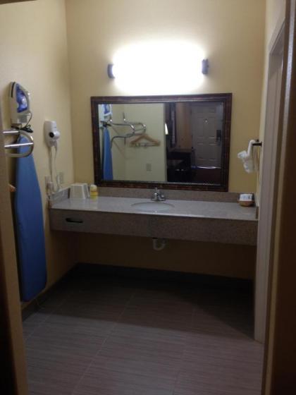Executive Inn - image 5