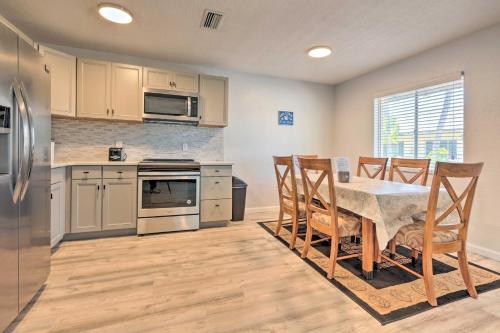 Sunny Escape with Garden View Less Than 1 Mi to Beach! - image 5