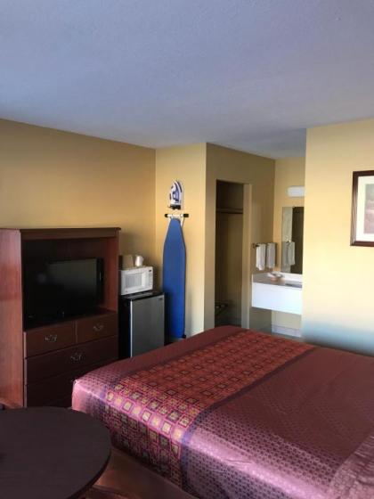 Palace Motel - image 15