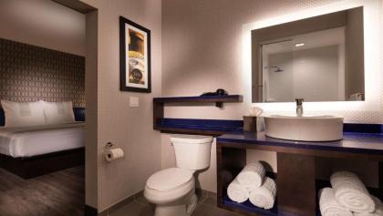 GLō Best Western DeSoto Dallas - image 10
