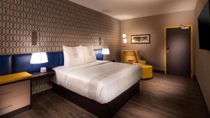GLō Best Western DeSoto Dallas - image 3