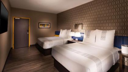 GLō Best Western DeSoto Dallas - image 9