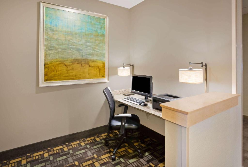 AmericInn by Wyndham DeWitt - image 2