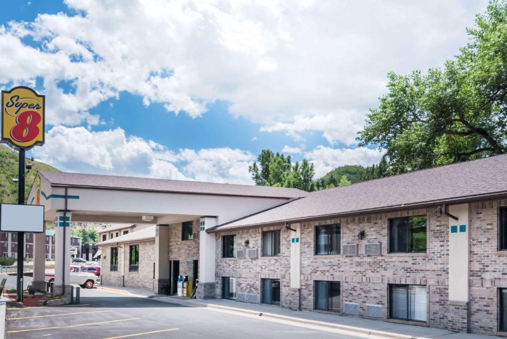 Super 8 by Wyndham Deadwood Black Hills Area - main image