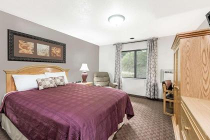 Super 8 by Wyndham Deadwood Black Hills Area - image 11