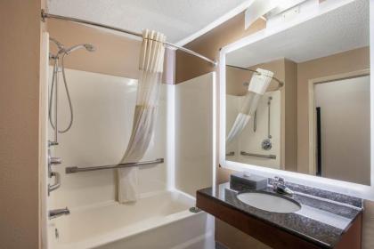 La Quinta Inn by Wyndham Decatur Alabama - image 10