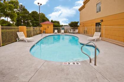 La Quinta Inn by Wyndham Decatur Alabama - image 2