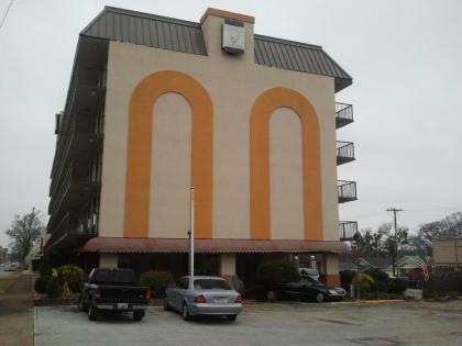 Studio 9 Inn & Suites - image 10