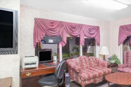 Super 8 by Wyndham Decatur Priceville - image 14