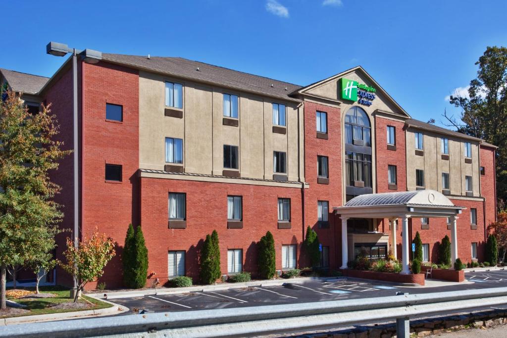 Holiday Inn Express Hotel & Suites - Atlanta/Emory University Area an IHG Hotel - main image