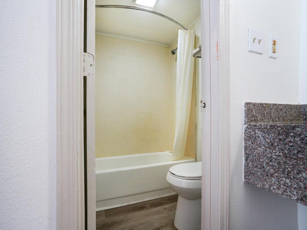 OYO Hotel Decatur I-285 The Perimeter - image 7