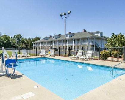Quality Inn Decherd - image 7