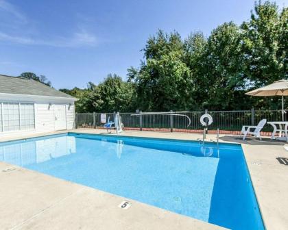 Quality Inn Decherd - image 8