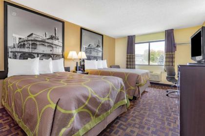 Super 8 by Wyndham Decorah - image 10