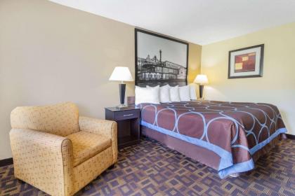 Super 8 by Wyndham Decorah - image 15
