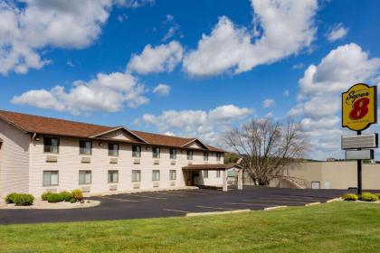 Super 8 by Wyndham Decorah - image 2