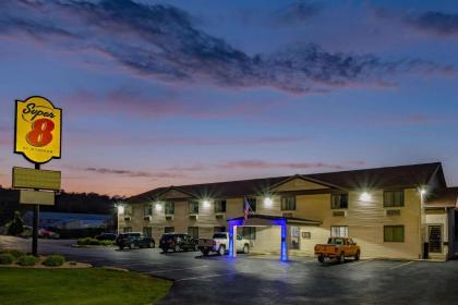 Super 8 by Wyndham Decorah - image 5