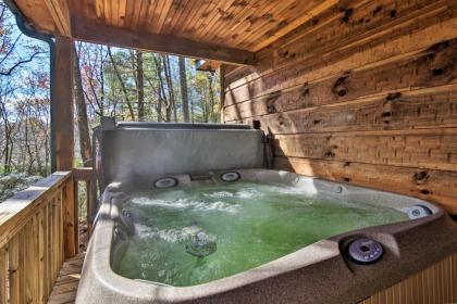 Woodland Cabin with Hot Tub and Deck 11 Mi to Boone! - image 15