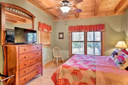 Woodland Cabin with Hot Tub and Deck 11 Mi to Boone! - image 5