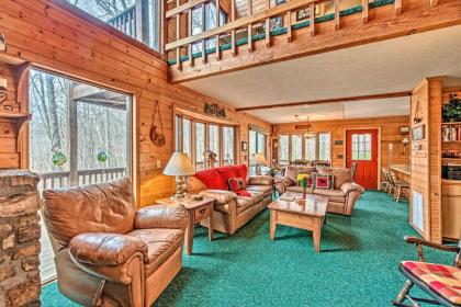 Days mountain Retreat with Pool Access and Pool table Deep Gap