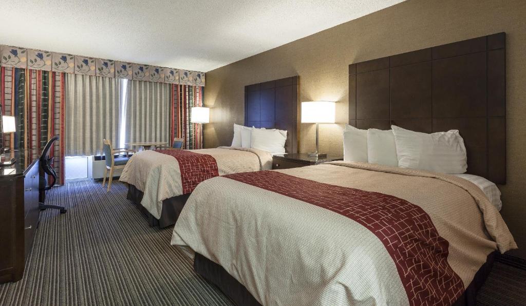 Red Roof Inn & Suites Dekalb - image 3