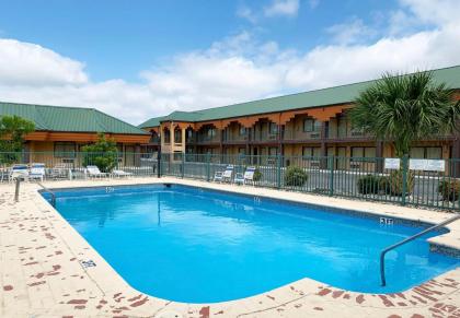 Del Rio Executive Inn - image 2