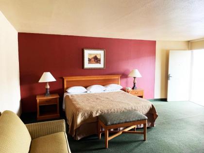 Del Rio Executive Inn - image 4