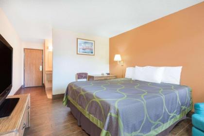 Super 8 by Wyndham Deming NM - image 3