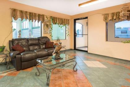Super 8 by Wyndham Deming NM - image 9
