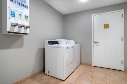 Quality Inn & Suites - image 9