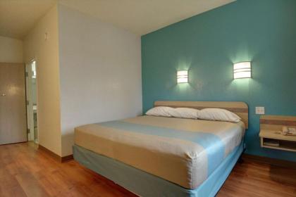 Motel 6-Denison TX