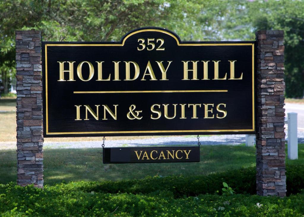 Holiday Hill Inn & Suites - main image