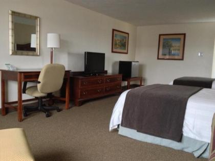 Holiday Hill Inn & Suites - image 10