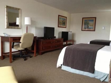 Holiday Hill Inn & Suites - image 9