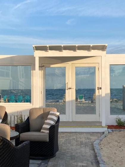 By The Sea Guests Bed & Breakfast and Suites