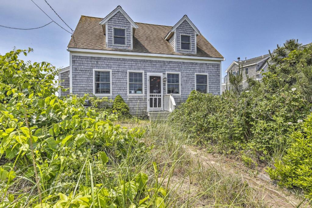 Sea Watch Oceanfront Dennis Port Cottage - main image
