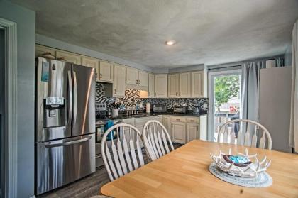 Charming Home with Deck and Grill Walk to Beach! - image 14