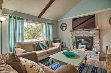 Charming Home with Deck and Grill Walk to Beach! - image 5