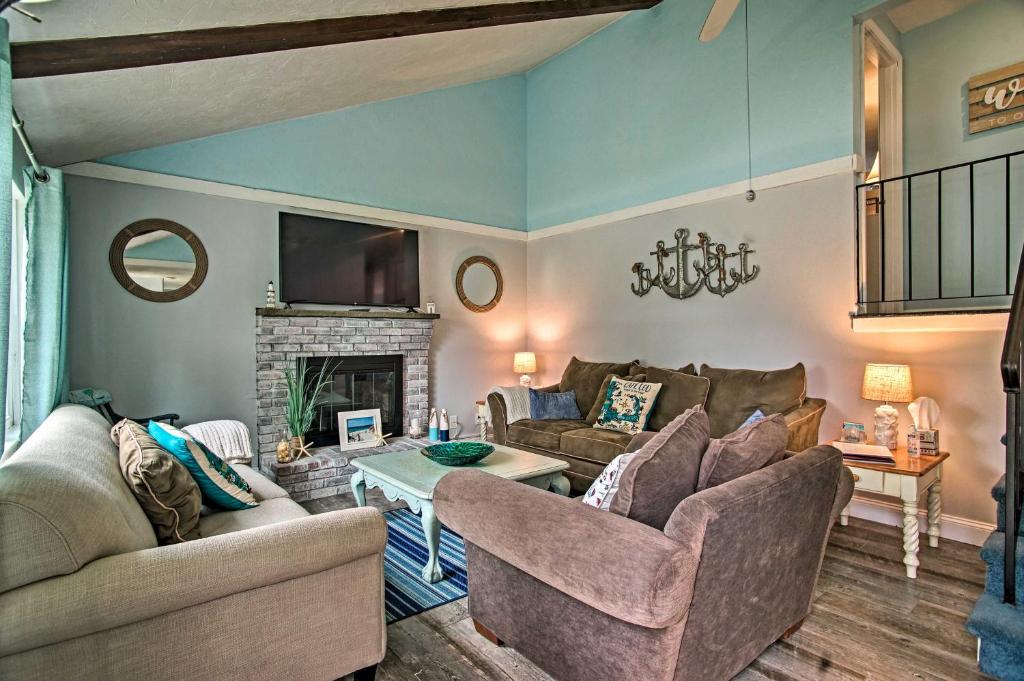 Charming Home with Deck and Grill Walk to Beach! - image 7