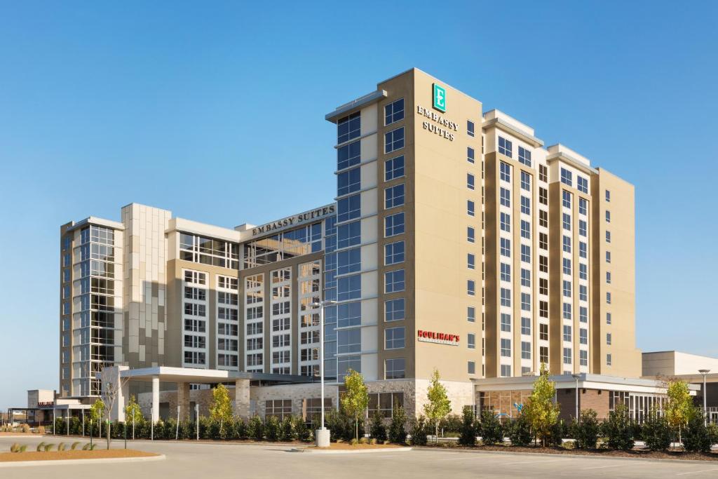 Embassy Suites By Hilton Denton Convention Center - image 2