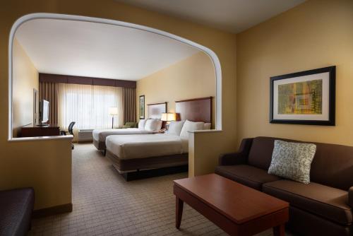 Holiday Inn Express & Suites Denver Airport an IHG Hotel - image 3