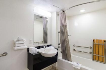 Motel 6-Denver CO - Federal Boulevard - image 3