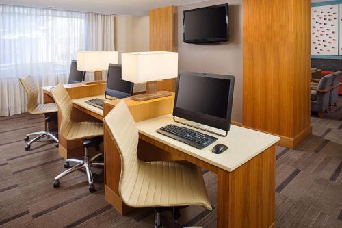 Hyatt Place Denver Cherry Creek - image 4